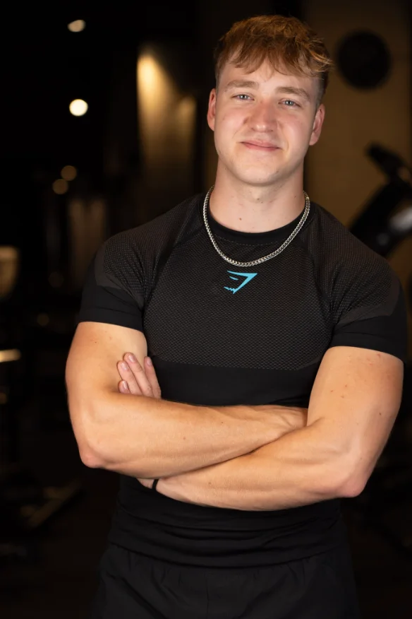 Julian im Gym — Porträt, selbstbewusst aber nahbar